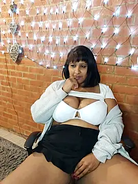 Snapshot of Lilybanx chatting on 02-22-25, 12:19 Lilybanx online show from 02-22-25, 12:19