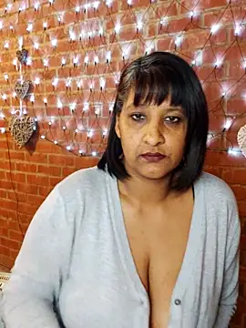 Snapshot of Lilybanx chatting on 03-02-25, 06:19 Lilybanx online show from 03-02-25, 06:19