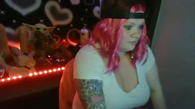 Snapshot of HoneyChambers chatting on 05-20-26, 10:27 HoneyChambers online show from 05-20-26, 10:27