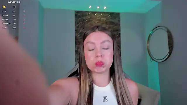 EllaClark online show from 01-14-25, 02:19