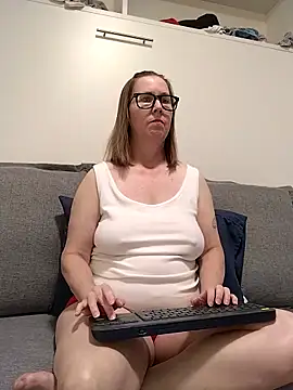 SweetandNaughty1 online show from 05-06-26, 08:03
