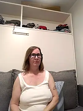SweetandNaughty1 online show from 06-05-26, 03:57