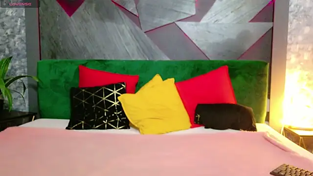 Snapshot of AleshaArabian chatting on 01-02-25, 10:11 AleshaArabian online show from 01-02-25, 10:11