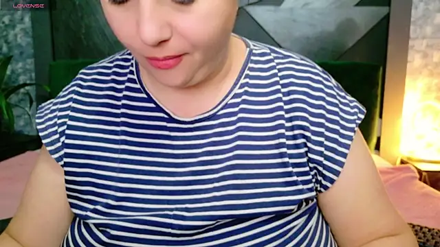 Snapshot of AleshaArabian chatting on 01-03-25, 08:32 AleshaArabian online show from 01-03-25, 08:32