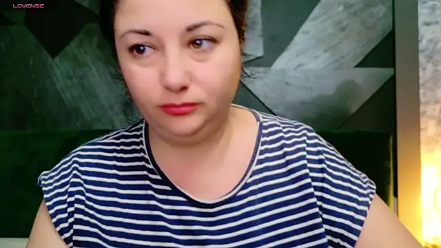 Snapshot of AleshaArabian chatting on 01-04-25, 08:05 AleshaArabian online show from 01-04-25, 08:05