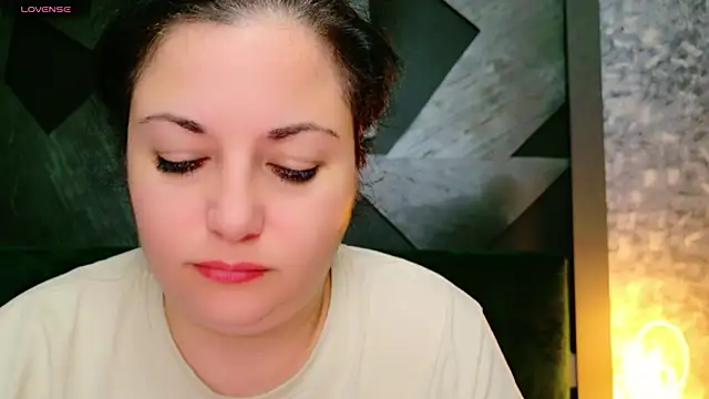 Snapshot of AleshaArabian chatting on 01-12-25, 08:14 AleshaArabian online show from 01-12-25, 08:14