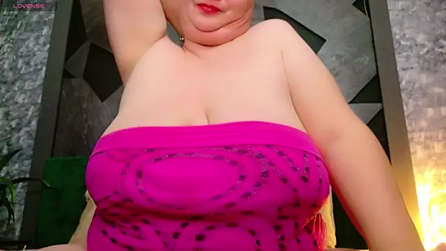 Snapshot of AleshaArabian chatting on 02-04-25, 01:45 AleshaArabian online show from 02-04-25, 01:45