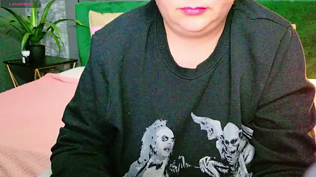 Snapshot of AleshaArabian chatting on 02-10-25, 08:10 AleshaArabian online show from 02-10-25, 08:10