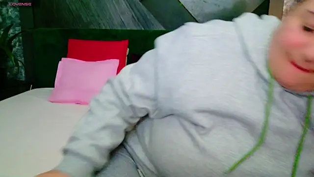 Snapshot of AleshaArabian chatting on 02-25-25, 07:36 AleshaArabian online show from 02-25-25, 07:36