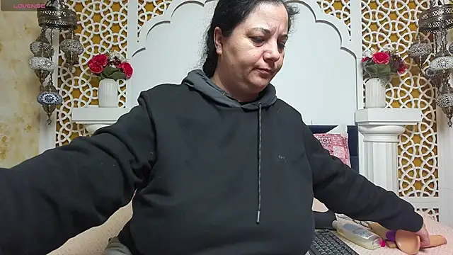 Snapshot of AleshaArabian chatting on 03-05-25, 03:40 AleshaArabian online show from 03-05-25, 03:40