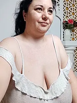 Snapshot of AleshaArabian chatting on 03-12-25, 06:40 AleshaArabian online show from 03-12-25, 06:40