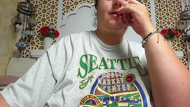 Snapshot of AleshaArabian chatting on 09-18-25, 02:35 AleshaArabian online show from 09-18-25, 02:35