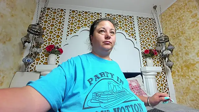 Snapshot of AleshaArabian chatting on 09-25-25, 02:15 AleshaArabian online show from 09-25-25, 02:15