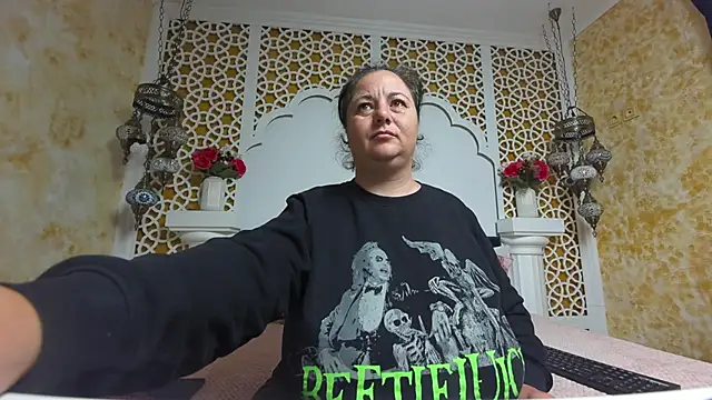 Snapshot of AleshaArabian chatting on 10-31-25, 05:08 AleshaArabian online show from 10-31-25, 05:08