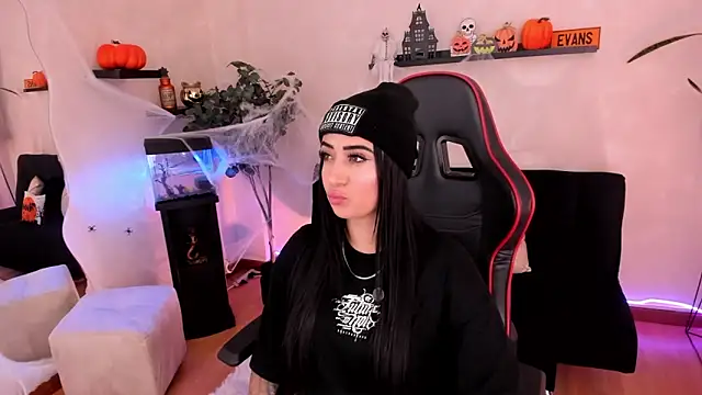 EmmyEvans1 online show from 10-17-25, 07:27