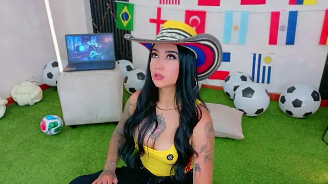 EmmyEvans1 online show from 06-17-26, 07:26