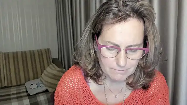 lauraoven online show from 12-01-24, 04:29