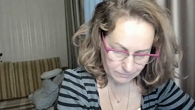 lauraoven online show from 12-20-24, 07:44