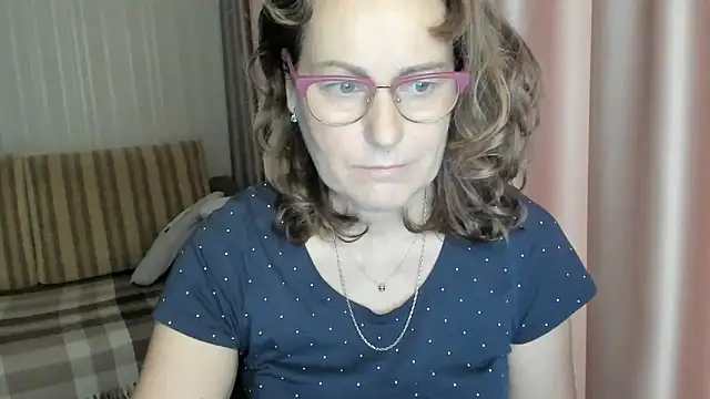 lauraoven online show from 12-21-24, 09:01