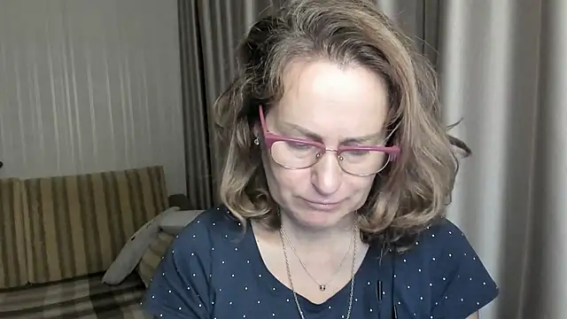 lauraoven online show from 12-21-24, 01:53