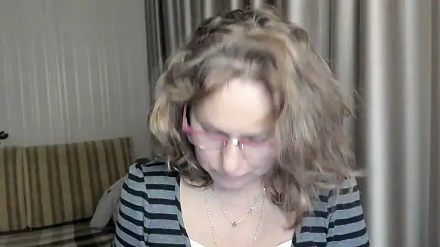 lauraoven online show from 12-22-24, 03:33