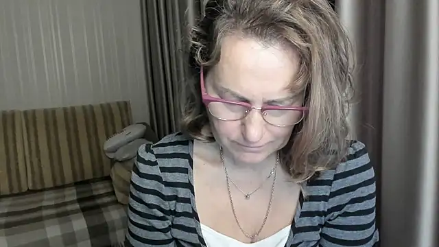 lauraoven online show from 12-26-24, 07:03