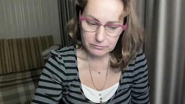 lauraoven online show from 12-26-24, 05:30