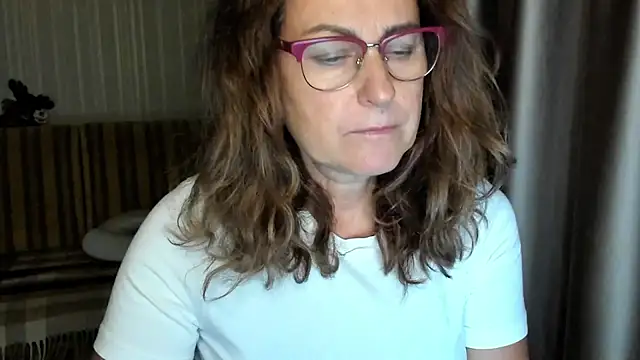 lauraoven online show from 10-16-25, 03:35