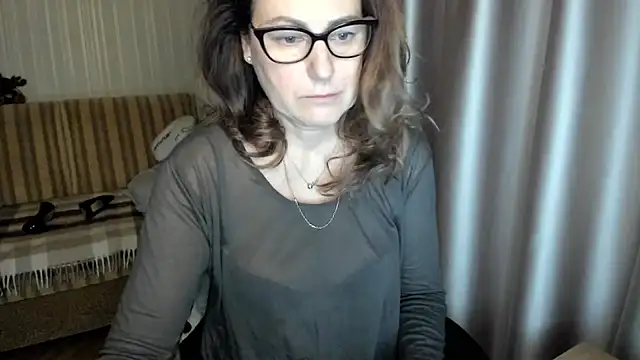 lauraoven online show from 12-20-25, 08:54