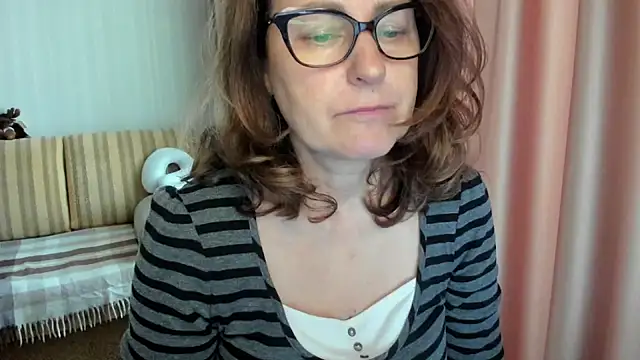 lauraoven online show from 05-06-26, 02:11