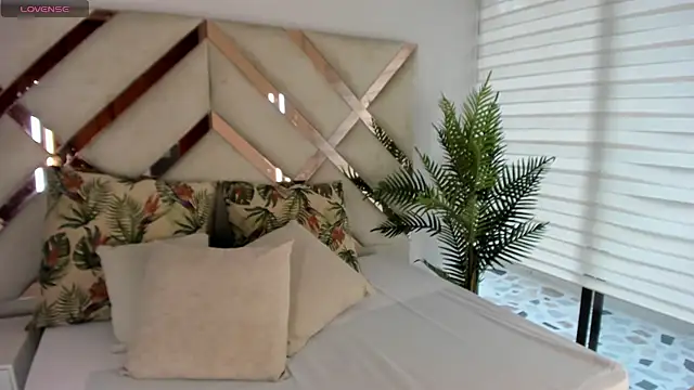 Snapshot of tati_saldarriaga chatting on 10-16-25, 09:27 tati saldarriaga online show from 10-16-25, 09:27