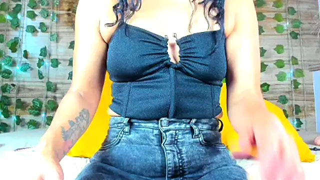 Snapshot of alyssia_ocean chatting on 02-15-25, 12:22 alyssia ocean online show from 02-15-25, 12:22