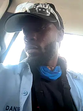 Snapshot of danieldonte chatting on 11-17-25, 10:04 danieldonte online show from 11-17-25, 10:04