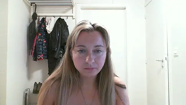 Snapshot of SusanCurt chatting on 10-10-25, 08:02 SusanCurt online show from 10-10-25, 08:02