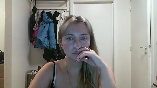 Snapshot of SusanCurt chatting on 10-11-25, 02:37 SusanCurt online show from 10-11-25, 02:37