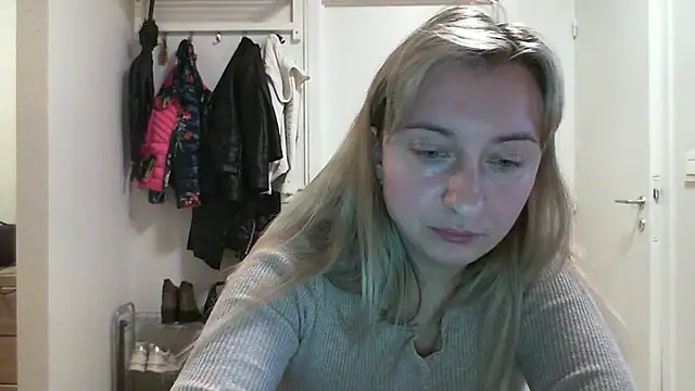 Snapshot of SusanCurt chatting on 10-13-25, 08:36 SusanCurt online show from 10-13-25, 08:36