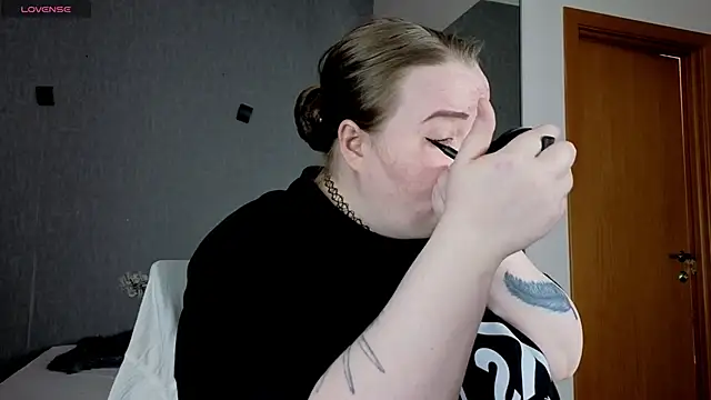 EMMA  CONNOR online show from 09-28-25, 10:42