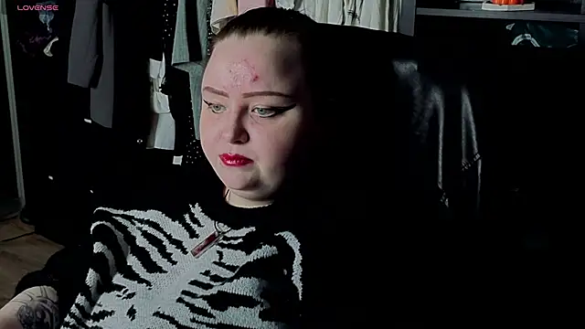 EMMA  CONNOR online show from 10-31-25, 08:54