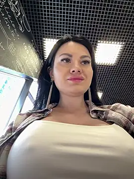 Wet  Bunny online show from 05-02-26, 06:07