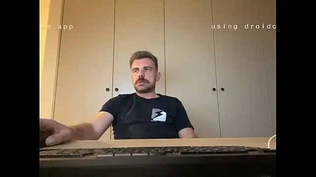 Snapshot of mrbigballs chatting on 09-28-25, 05:40 mrbigballs online show from 09-28-25, 05:40