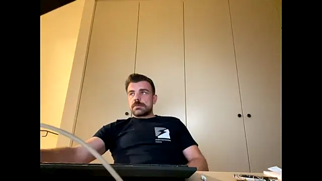 Snapshot of mrbigballs chatting on 10-12-25, 08:41 mrbigballs online show from 10-12-25, 08:41