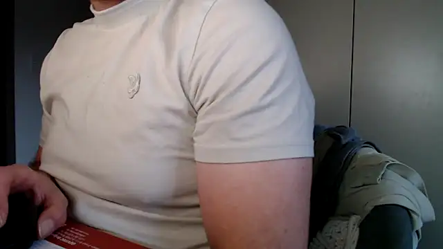 Snapshot of mrbigballs chatting on 05-08-26, 06:57 mrbigballs online show from 05-08-26, 06:57