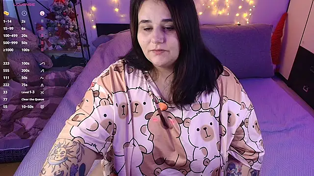 Snapshot of naughtykiss chatting on 12-19-25, 09:49 naughtykiss online show from 12-19-25, 09:49