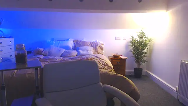 CougarBeccaX online show from 05-06-26, 09:42