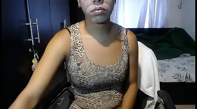 Snapshot of sensual_nataliee chatting on 12-21-24, 08:00 sensual nataliee online show from 12-21-24, 08:00