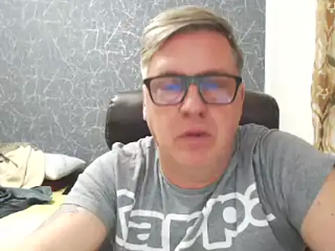 Snapshot of RobertStripX chatting on 02-03-25, 02:45 RobertStripX online show from 02-03-25, 02:45