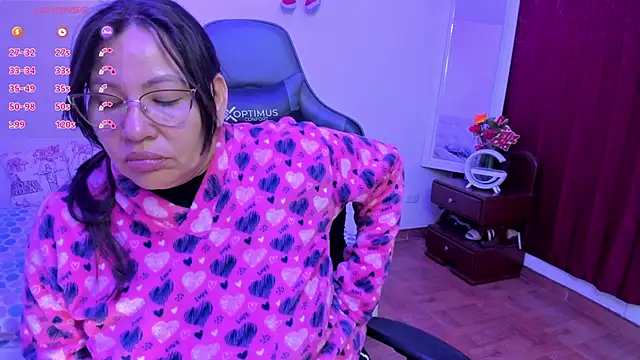 Snapshot of esmeralda_milf chatting on 09-18-25, 03:25 esmeralda milf online show from 09-18-25, 03:25