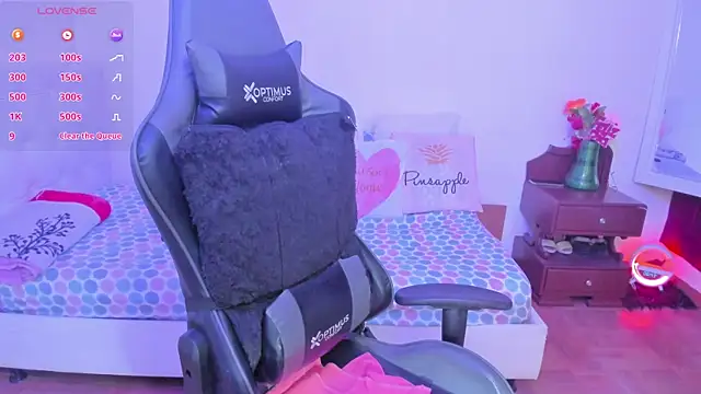 Snapshot of esmeralda_milf chatting on 10-05-25, 01:42 esmeralda milf online show from 10-05-25, 01:42