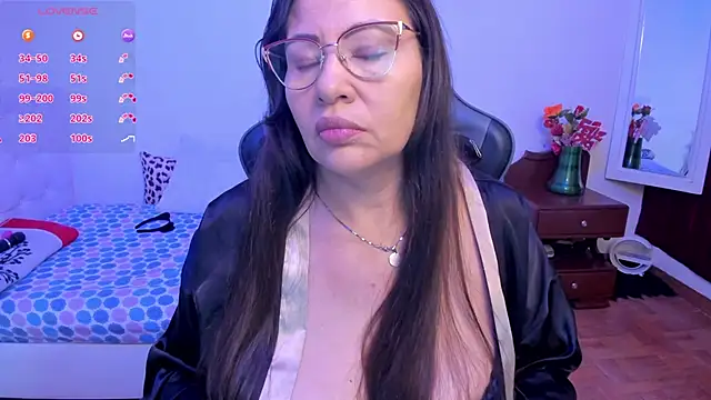 Snapshot of esmeralda_milf chatting on 10-12-25, 08:08 esmeralda milf online show from 10-12-25, 08:08