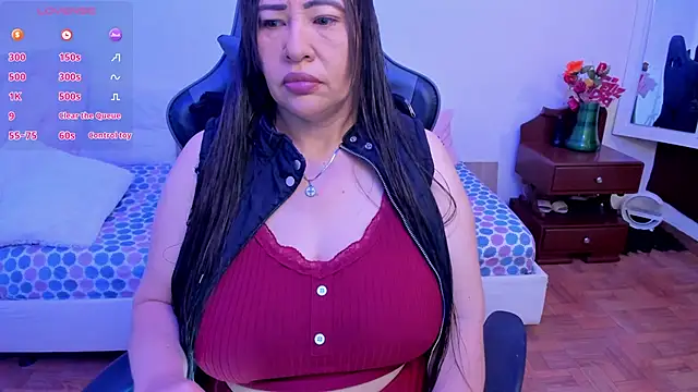 Snapshot of esmeralda_milf chatting on 10-17-25, 12:19 esmeralda milf online show from 10-17-25, 12:19